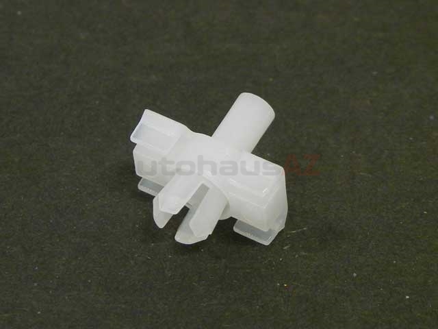 0009902192 O.E.M. Rocker Panel Clip