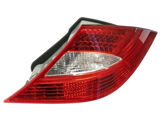 2198200264 R & S/Ulo Tail Light; Right