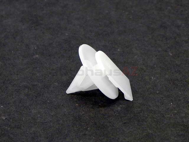 07137073915 Auveco Door Sill Cover Clip